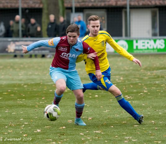 Gijs Borkent in actie gedurende EZC'84 vs. FC RDC (foto Carlo Zwarthof)