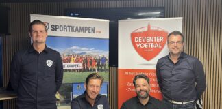 Samenwerking www.sportkampen.com en www.deventervoetbal.nl is een feit! V.l.n.r. Djordi van der Hoop, Tim van Ammelrooy, Roy Beumer en Mark Webbink